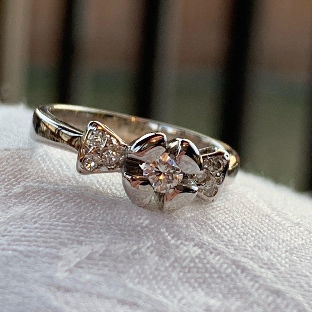 18K White Gold Antique Diamond Ring
